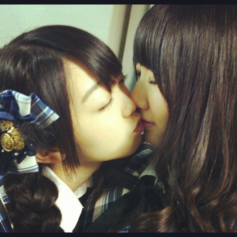 柏木由紀と峯岸みなみがキス 画像あり Akbニュース道場 エンターテイメント まにあ道 趣味と遊びを極めるサイト