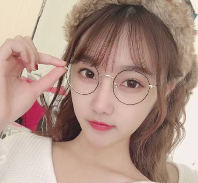 度入りレンズ流行りの眼鏡　2019韓国ファッション