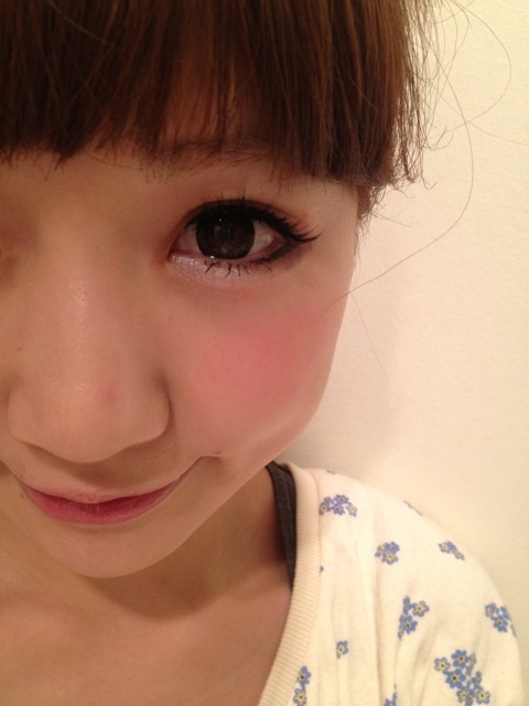 話題の半顔メイク女子画像 あいのりブロガー桃さんなどの衝撃半顔メイク写真 ビビビ 衝撃走る 画像 動画道場 エンターテイメント まにあ道 趣味と遊びを極めるサイト