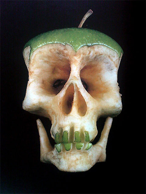 食べ物アート 骸骨リンゴ